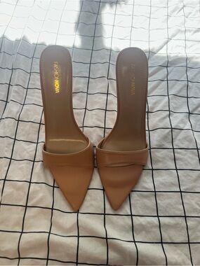 Fashion Nova Nude/Tan Pointed Heel Mules